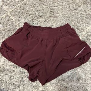 RARE lululemon cassis LR 2.5 in hotty hots